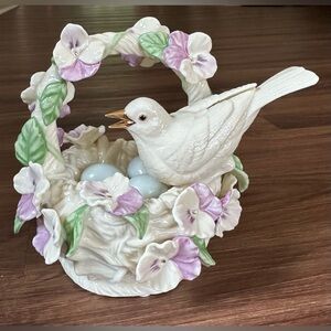 VTG 2005 Lenox Spring Robins Melody Nest Music Box  Plays "APRIL SHOWERS"
